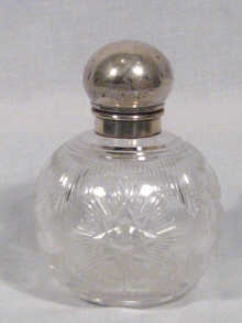 Appraisal: A silver and glass perfume bottle hallmarked Birmingham cm high