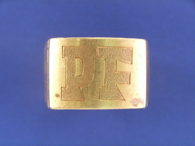 Appraisal: An ct gold signet ring initialled 'PF' ring size Q