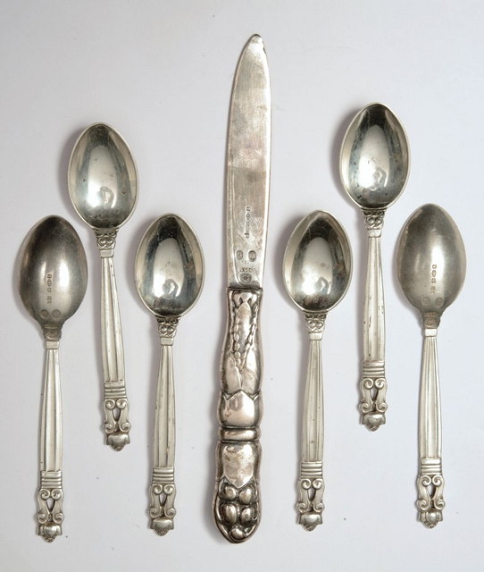 Appraisal: A SET OF SIX SILVER TEASPOONS of stylised form by