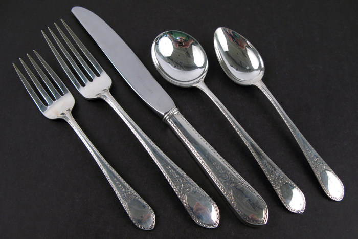 Appraisal: A LUNT STERLING SILVER FLATWARE SET pieces in the Early