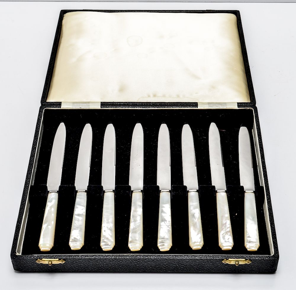 Appraisal: English Sheffield Mother-of-Pearl Fruit Knives Set of eight English Sheffield