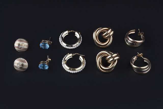 Appraisal: A COLLECTION OF EARRINGS comprising a pair of cultured pearl