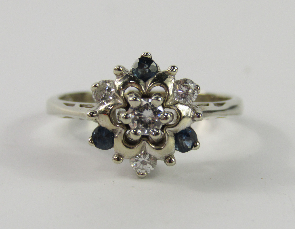 Appraisal: A white metal diamond and sapphire cluster ring diamonds approx