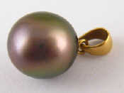 Appraisal: A grey cultured pearl pendant with yellow metal tests carat