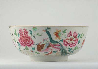 Appraisal: A Chinese famille rose bowl painted with two pheasants between