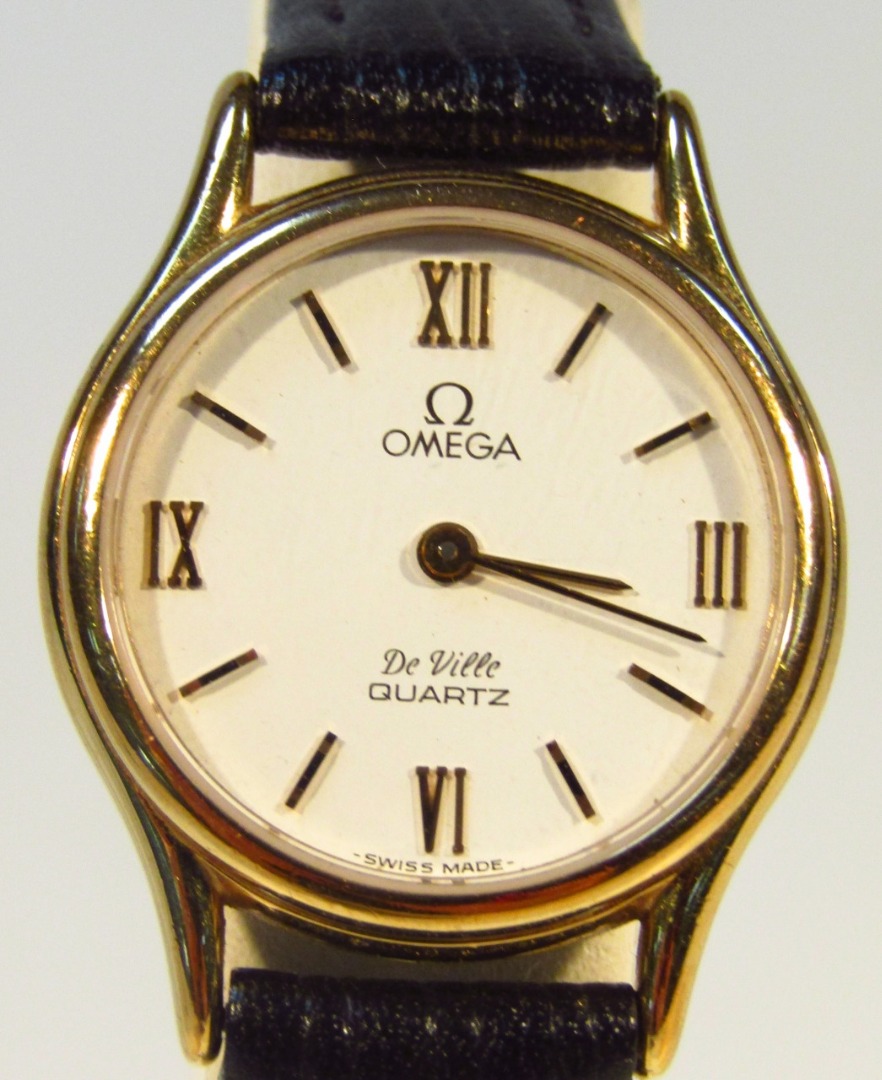 Appraisal: A ladies Omega De Ville quartz wristwatch the cm dia