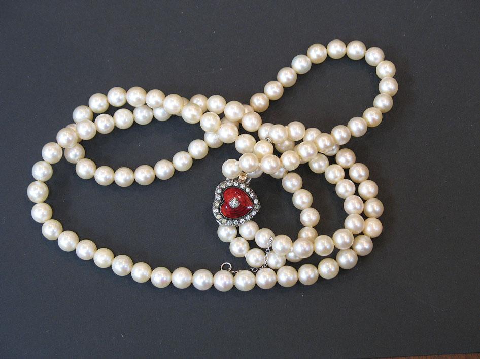 Appraisal: A TH CENTURY DOUBLE ROW CULTURED PEARL NECKLACE with a