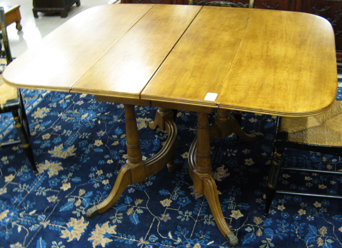 Appraisal: FEDERAL STYLE MAHOGANY DROP-LEAF DINING TABLE American mid th century