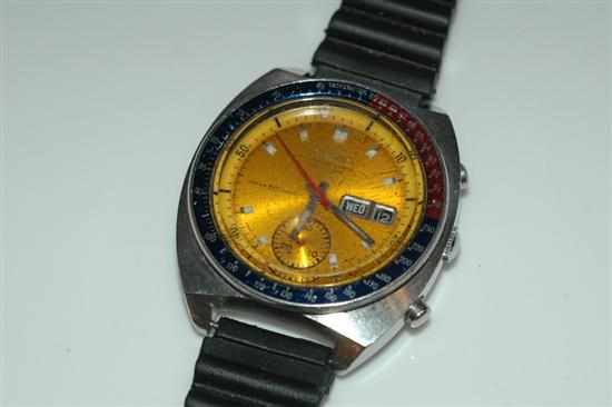 Appraisal: A SEIKO CHRONOGRAPH AUTOMATIC WRISTWATCH WITH BATON NUMERALS AND DAY