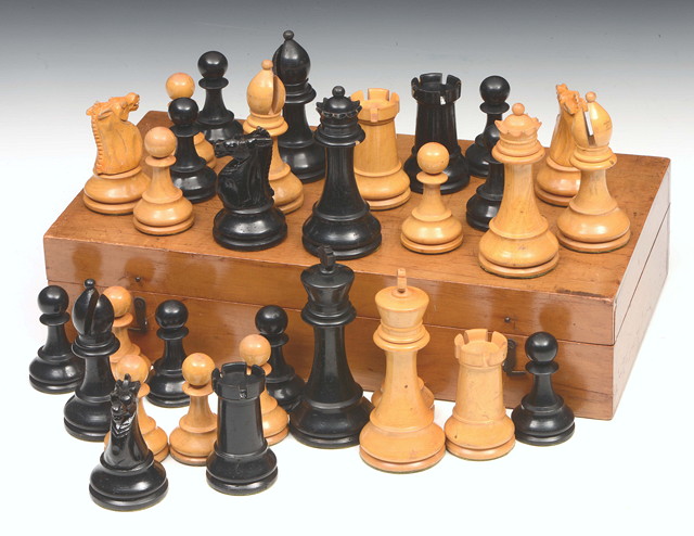 Appraisal: A MID TH CENTURY STAUNTON PATTERN TURNED WOODEN CHESS SET