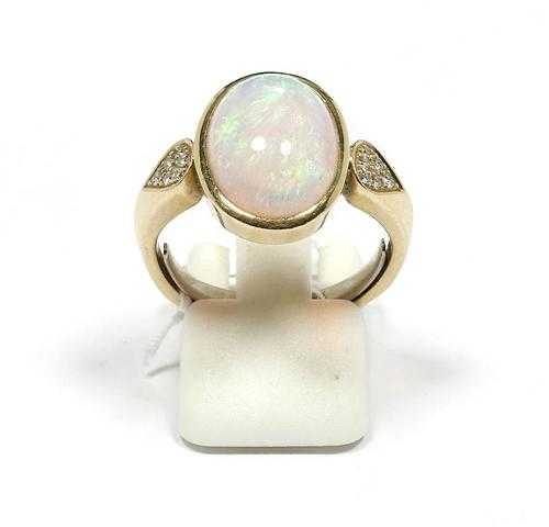 Appraisal: WHITE OPAL AND BRILLIANT-CUT DIAMOND RING Yellow gold Classic ring