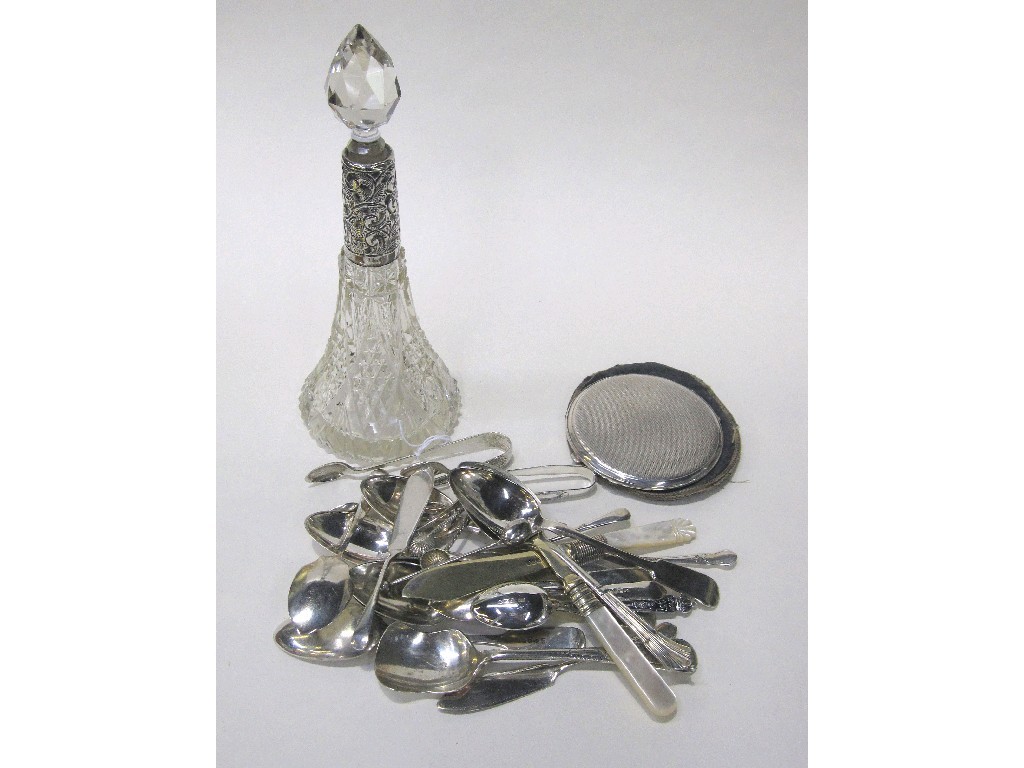 Appraisal: Lot comprising silver mounted scent bottle compact and loose EP