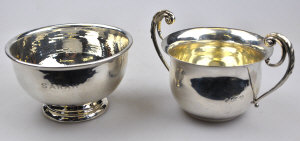 Appraisal: A planished silver sugar bowl Stokes of Ireland Chester to