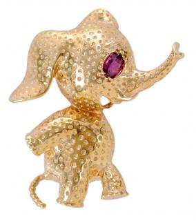 Appraisal: kt Elephant Brooch with one oval faceted pink gemstone approx