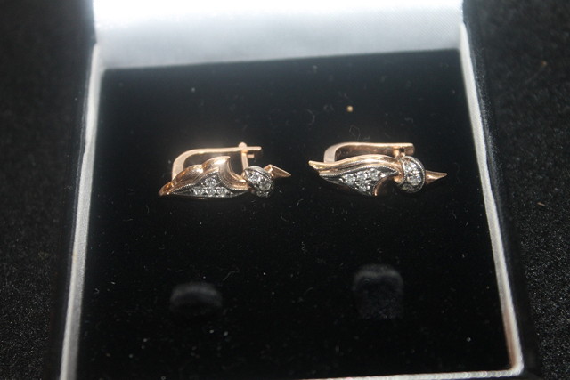 Appraisal: A PAIR OF CT GOLD EARRINGS with stylised diamond settings