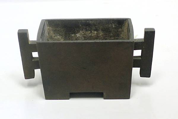 Appraisal: A Chinese rectangular bronze censer With two handles maker's mark