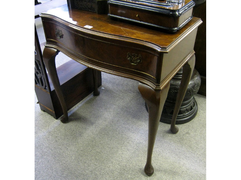 Appraisal: Mahogany serpentine front side table