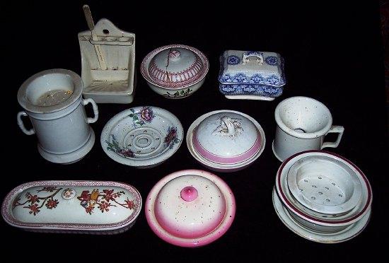 Appraisal: A quantity of toiletware including soap dishes shaving mugs toothbrush