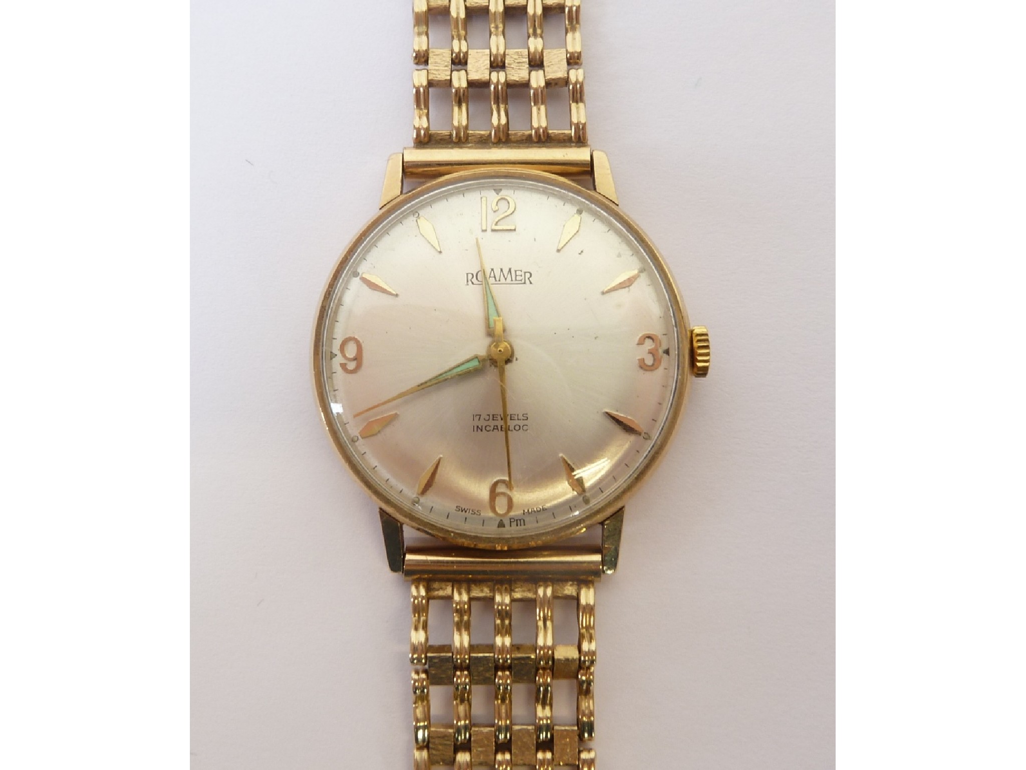 Appraisal: A GENT'S ROAMER CT GOLD CASED WRIST WATCH the silvered