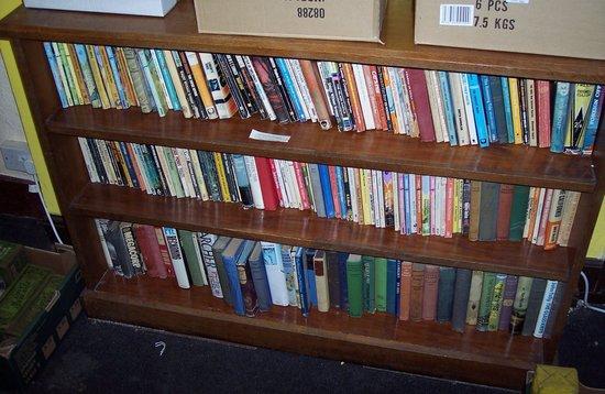 Appraisal: An oak open bookcase the rectangular top over three shelves