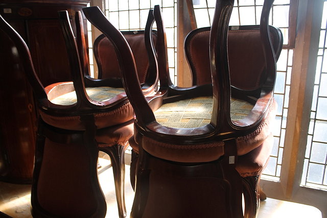 Appraisal: A SET OF SIX VICTORIAN MAHOGANY SHAPED BACK DINING CHAIRS