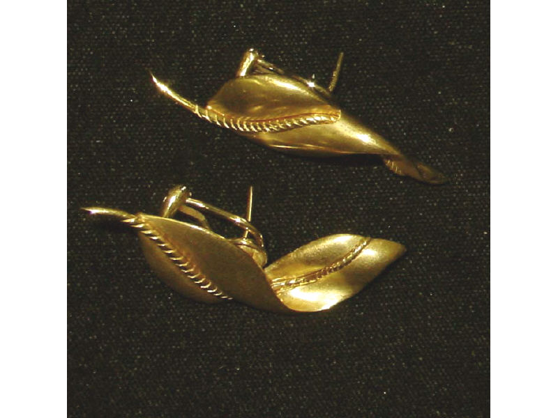 Appraisal: TIFFANY CO GOLD EARRINGS k yellow gold flowing leaf design