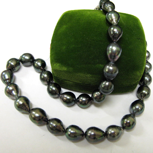 Appraisal: BLACK PEARL AND FOURTEEN KARAT WHITE GOLD NECKLACE strung with