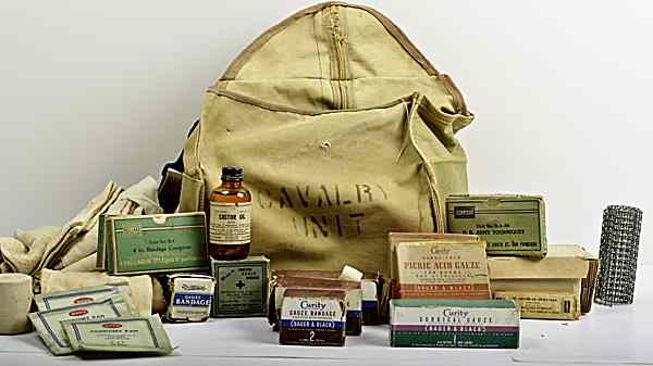 Appraisal: U S WWI Cavalry Unit Medical Pack with All Contents