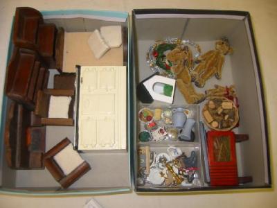 Appraisal: A selection of dolls house accessories including kitchen crockery a