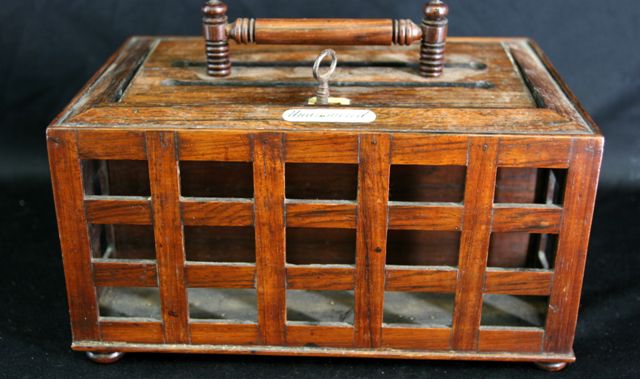 Appraisal: An unusual Edwardian two-compartment letter case in the form of