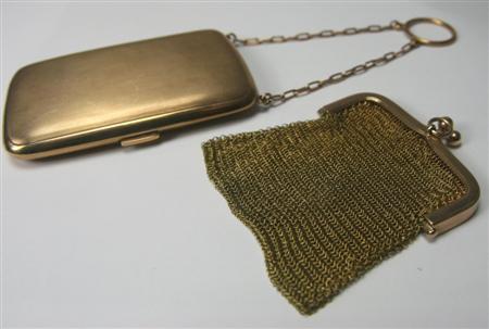 Appraisal: An early th century lady's ct gold purse of engine