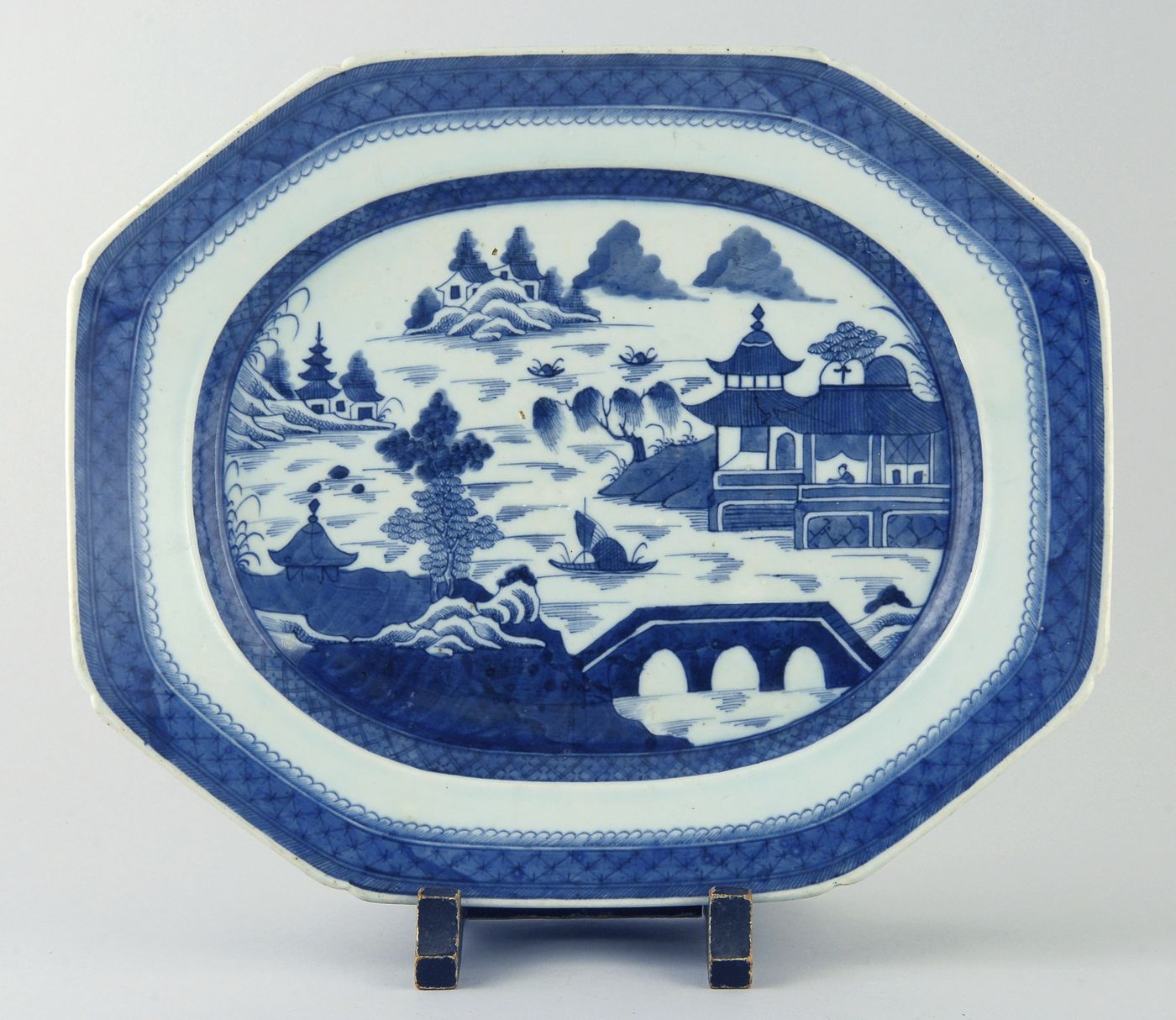 Appraisal: CHINESE EXPORT CANTON PORCELAIN PLATTER Mid- th CenturyIn rectangular form