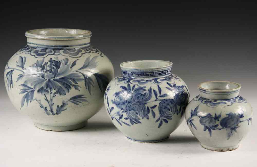 Appraisal: GROUP THREE KOREAN VASES - Three Southern Korean Blue and