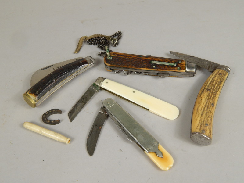 Appraisal: Various pen knives including a horn handled example cm high