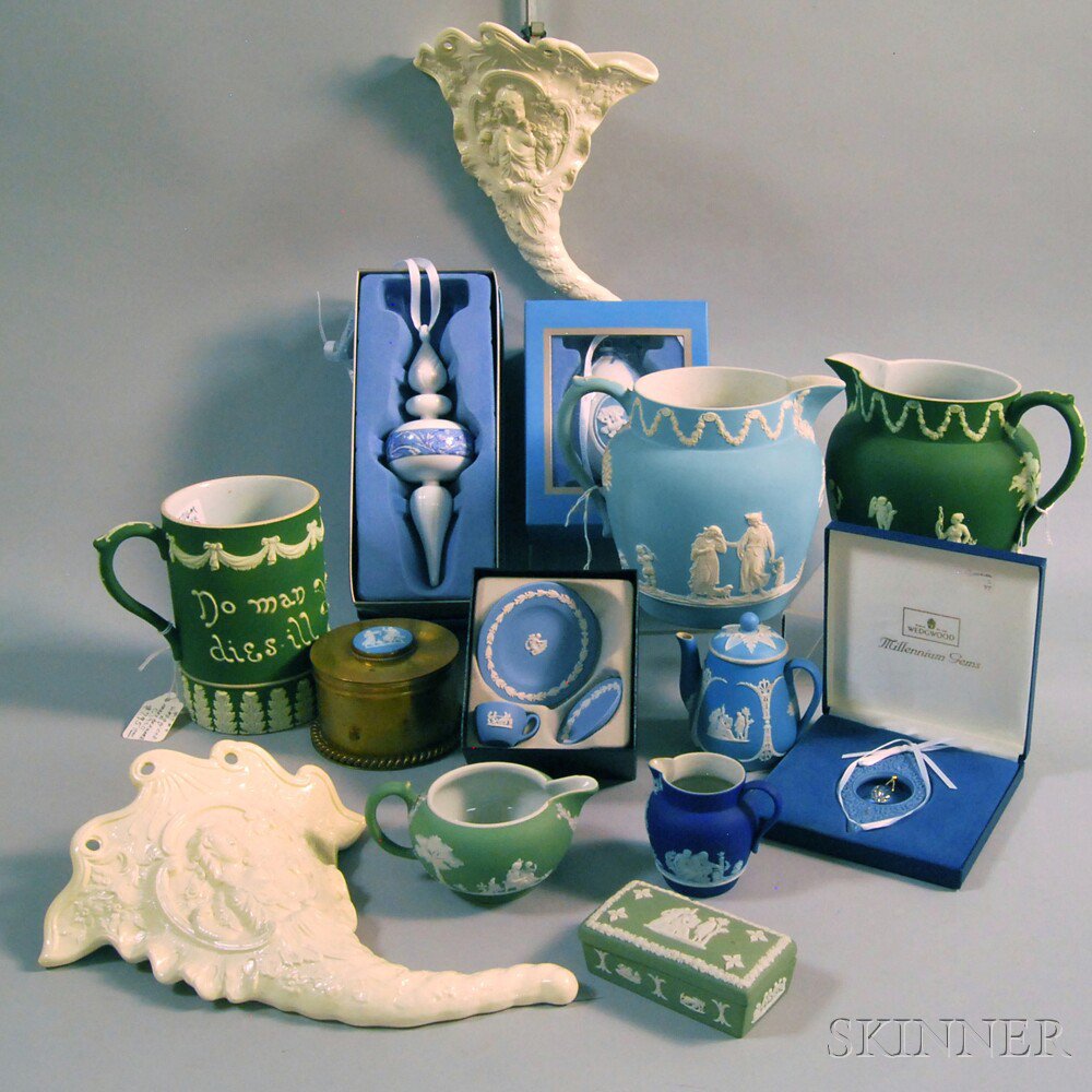 Appraisal: Sixteen Assorted Wedgwood Items including a pair of queen's ware