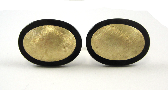 Appraisal: PAIR OF FOURTEEN KARAT GOLD CUFFLINKS each with oval textured