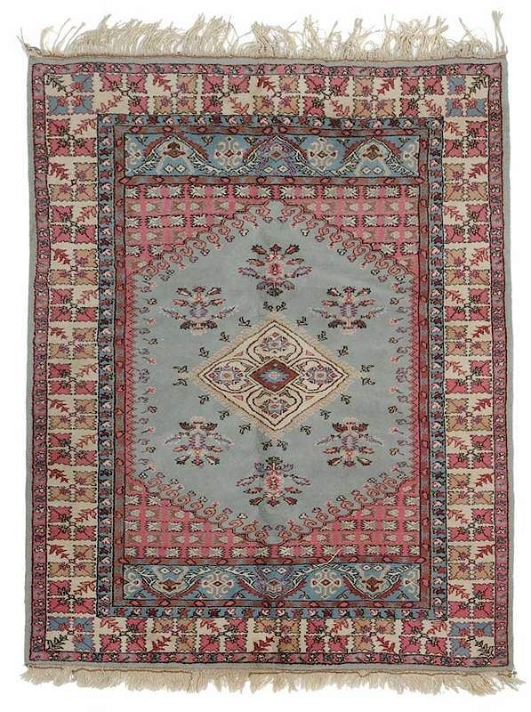 Appraisal: Persian Rug th century mint field with central white diamond