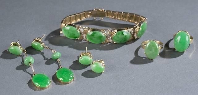 Appraisal: A piece jade diamond and gold jewelry set A A