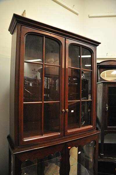 Appraisal: A MAHOGANY DISPLAY CABINET