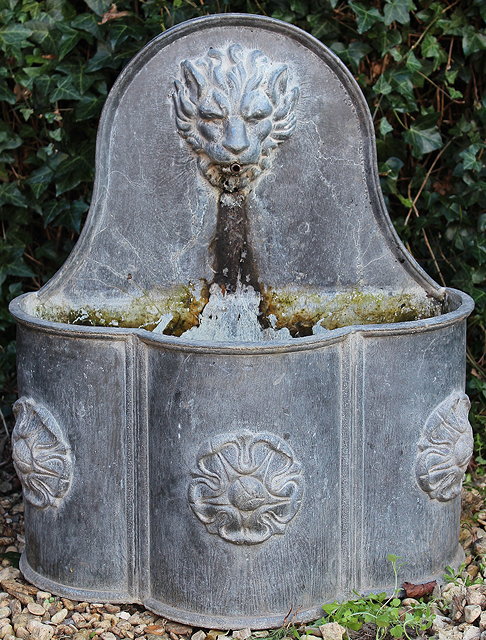 Appraisal: A CAST LEAD FOUNTAIN WITH LION MASK SPOUT issuing into