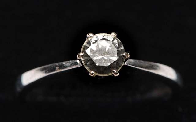 Appraisal: AN CT WHITE GOLD RING with solitaire diamond setting