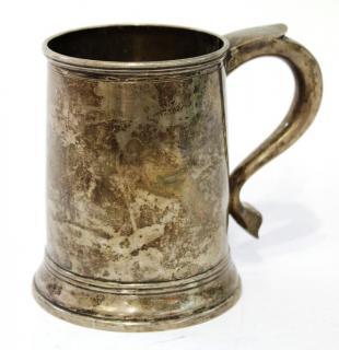 Appraisal: Victorian English Sterling Silver Mug The simple canne with small