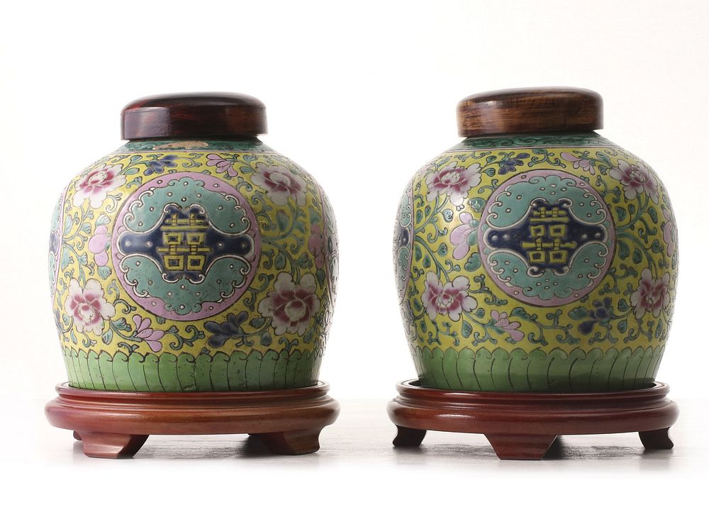 Appraisal: A PAIR TH TH CENTURY CHINESE EXPORT GINGER JARS Each