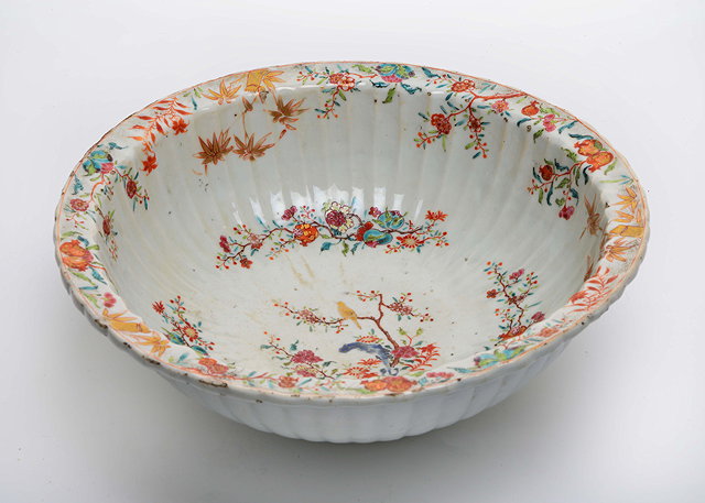 Appraisal: AN ANTIQUE CHINESE FAMILLE ROSE PORCELAIN BOWL cm diameter