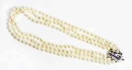 Appraisal: A triple strand of to mm cultured pearls on an