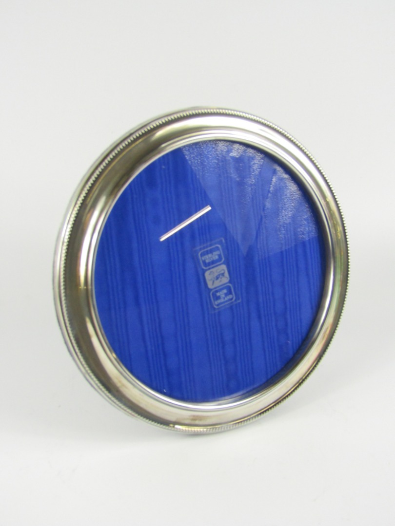 Appraisal: A modern silver circular photograph frame of plain moulded design