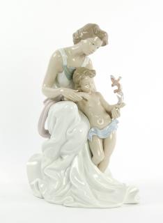 Appraisal: A LLADRO 'WHERE LOVE BEGINS' FIGURINE A LLADRO 'WHERE LOVE