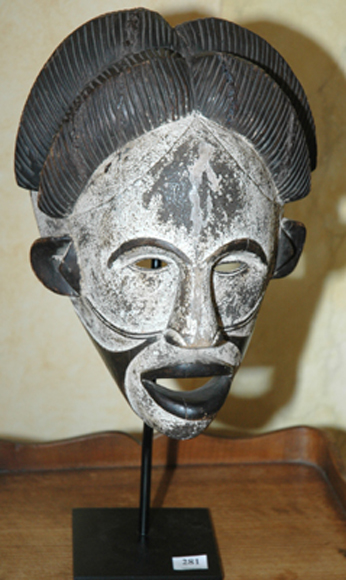 Appraisal: AN AFRICAN TRIBAL MASK Height cm