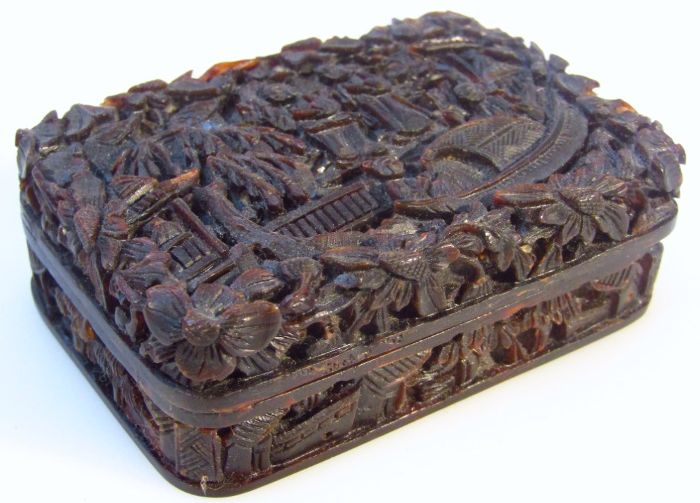 Appraisal: A heavily carved late thC Chinese snuff box the oblong