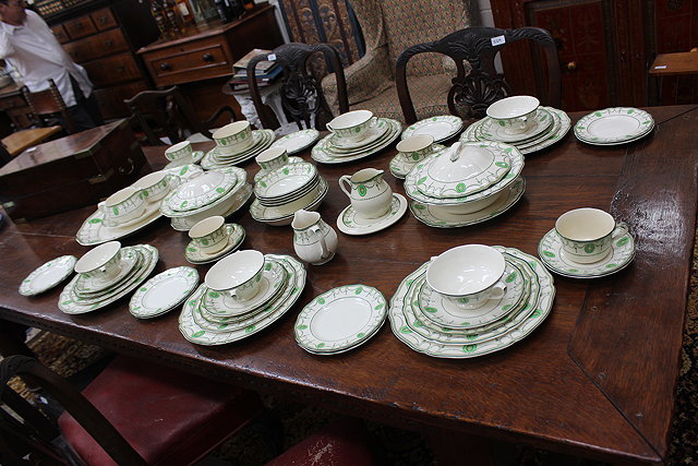 Appraisal: A ROYAL DOULTON COUNTESS PATTERN DINNER SERVICE approximately pieces including